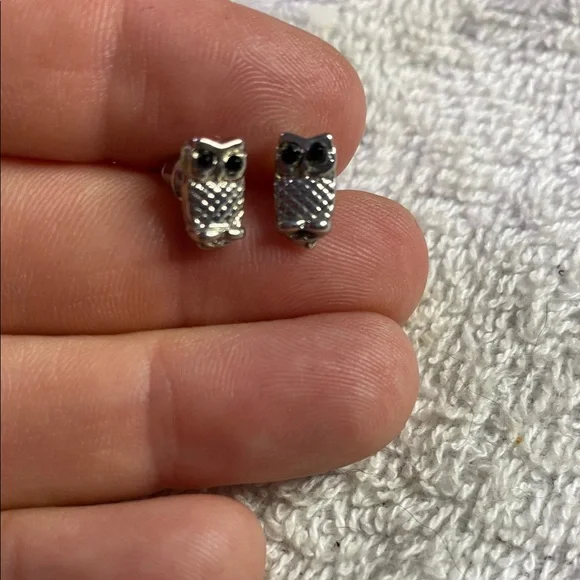 Silver Tone Owl Stud Earrings # 52 - Picture 1 of 4